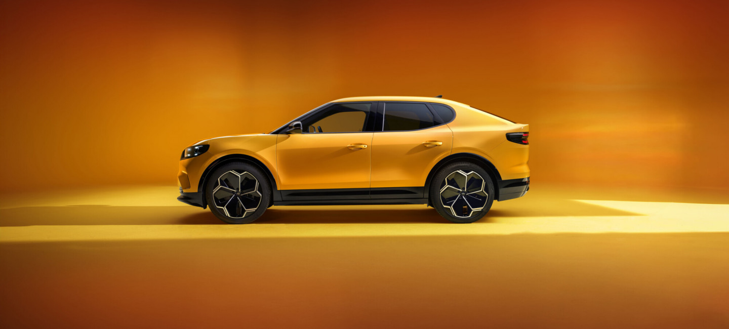 2024Ford_ElectricCapri_03