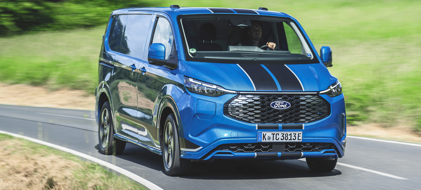 Custom_Sport_Van_L1H1_Digital_Aqua_Blue_016