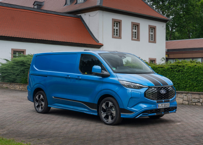 Custom_Sport_Van_L1H1_Digital_Aqua_Blue_001