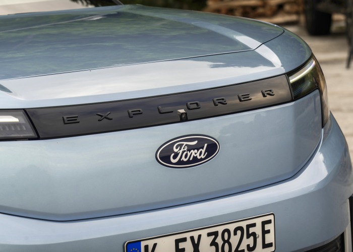 FORD_EXPLORER_ARCTIC_BLUE_79