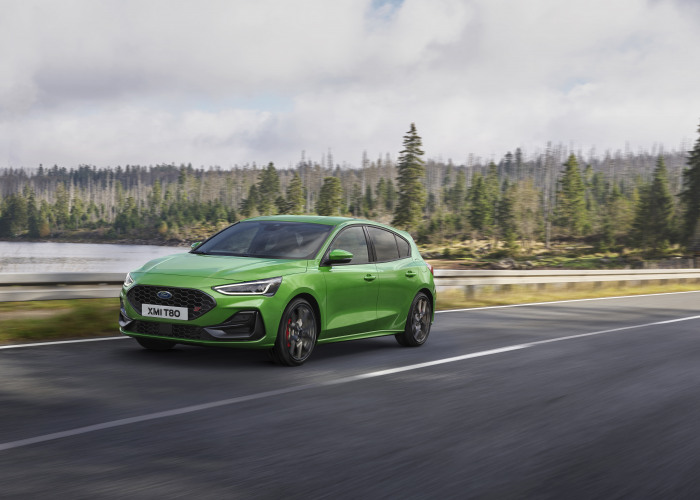 2021_FORD_FOCUS_ST_OUTDOOR_02