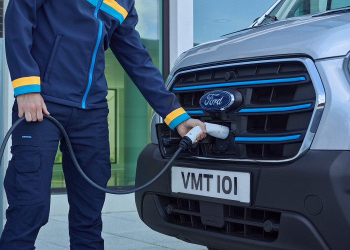 Ford_E-Transit_Front_3_4_Charging_Talent-2-scaled