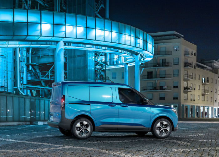 2023_FORD_E-TRANSIT_COURIER_EXTERIOR_02