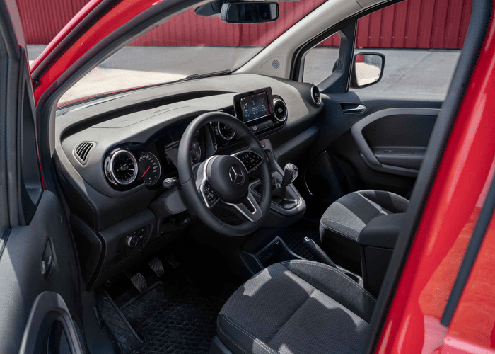 citan_sideshot_panelvan-pro_eronomic-cockpit_ecirgb