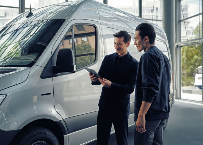 4621197_120_MBFS_Dealership_Vans_eSprinter_Asian_25cm
