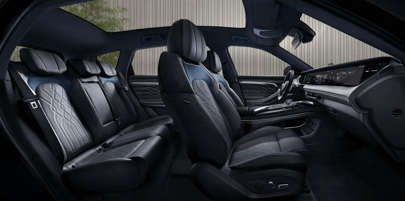 64b54824d7a2e6e062abbf14_All-black_Interior_2-p-1600